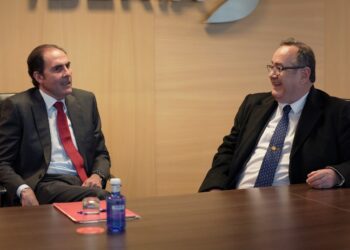 Presidente se reúne con alto mando de Grupo Iberia