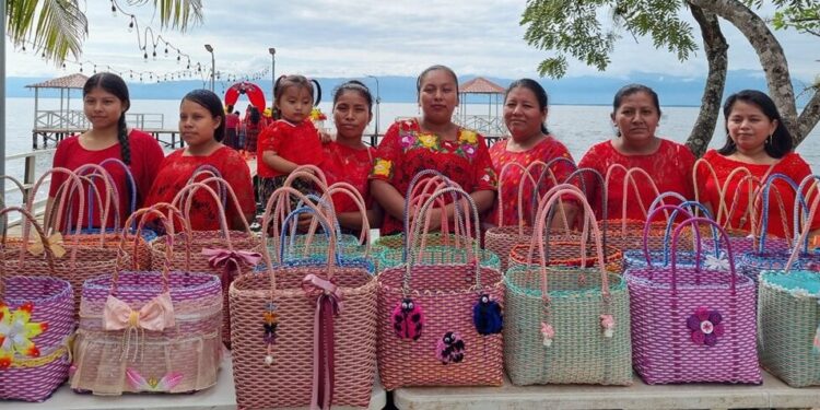 Programa de capacitaciones ha llegado a distintos departamentos del país. /Foto: Dirección Departamental de Educación Izabal