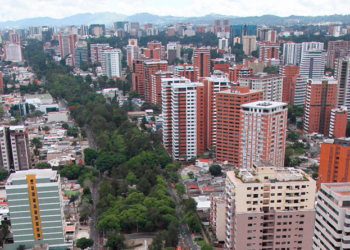 Destacan estabilidad de economía y oportunidades de inversión en el país