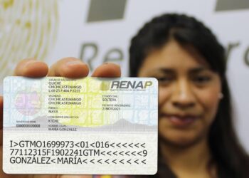 Guatemaltecos podrán diversos trámites durante la noche de DPI. /Foto: Renap