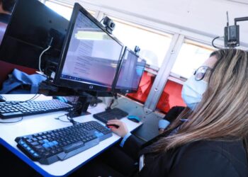 Estudiantes han sido beneficiados con equipo tecnológico. /Foto: Mineduc