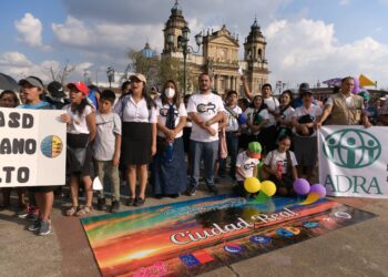 Más de mil personas participan en marcha por la libertad religiosa