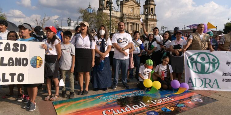 Más de mil personas participan en marcha por la libertad religiosa