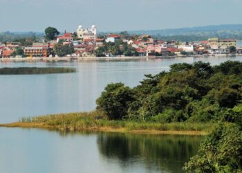 Trabajan en la estabilización del nivel del lago Petén Itzá