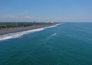 Iniciativa busca ejecutar acciones de limpieza para la conservación del océano. /Foto: MARN