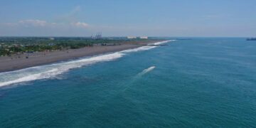 Iniciativa busca ejecutar acciones de limpieza para la conservación del océano. /Foto: MARN