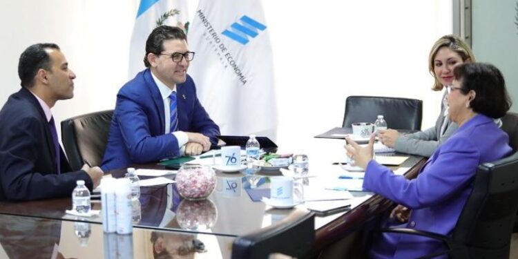 Sostienen encuentro con embajador de Arabia Saudita en Guatemala