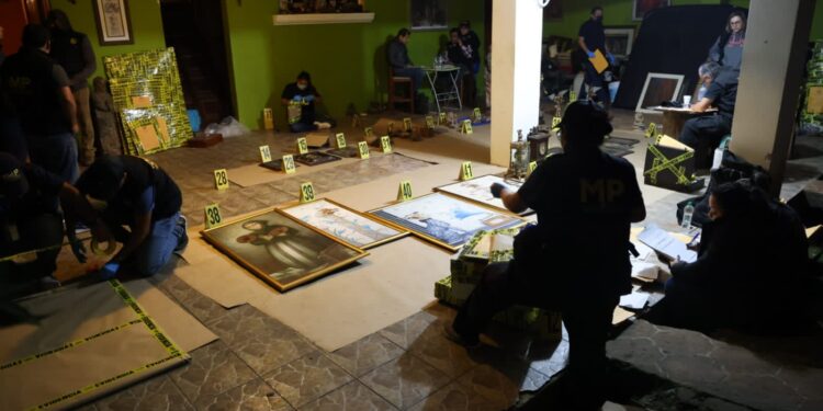 Obras localizadas durante allanamientos. /Foto: MP