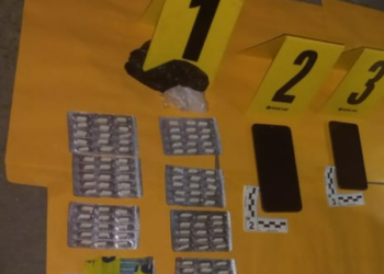 Durante operativo localizan vehículo con droga y dinero en efectivo