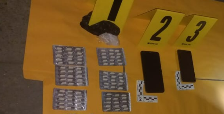 Durante operativo localizan vehículo con droga y dinero en efectivo