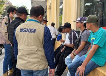 Desarrollan operativo para regularizar situación migratoria