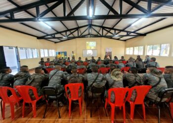Personal militar recibió capacitación sobre el control de incendios forestales. /Foto: Ejército de Guatemala