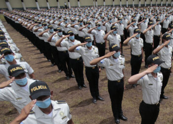Transformación policial permite aumento salarial para agentes de la PNC
