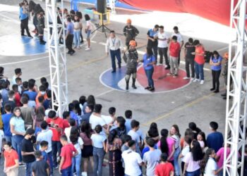 Capacitan a jóvenes sobre medidas de seguridad en caso de sismo