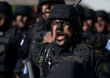 Profesionalizan y fortalecen las filas de la PNC