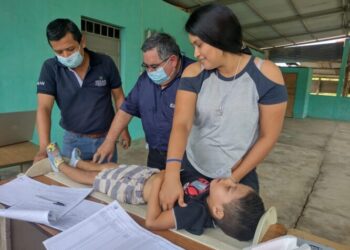 Jornadas de salud benefician a 700 niños y mujeres de Cuyotenango