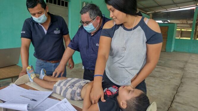 Jornadas de salud benefician a 700 niños y mujeres de Cuyotenango