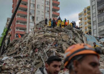 Más de 2 mil 700 muertos en Turquía y Siria por terremotos
