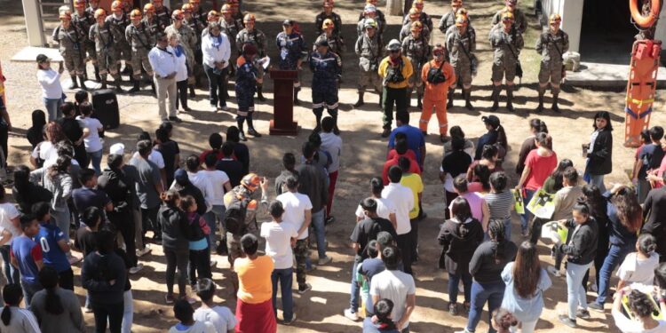 Más de 100 menores de residencias de la SBS participan en actividad recreativa