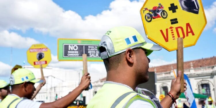 Instalan quiosco móvil para renovación y reposición de licencias