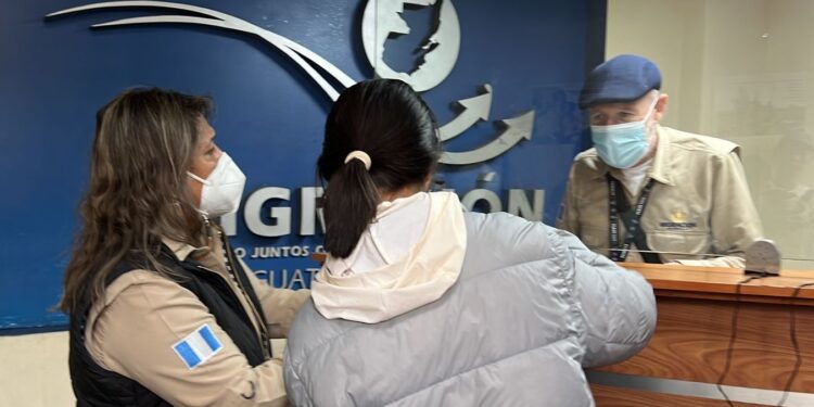 Autoridades brindan asistencia humanitaria a migrantes