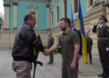 Los presidentes de Guatemala y Ucrania en visita oficial el 25 de julio del 2022.