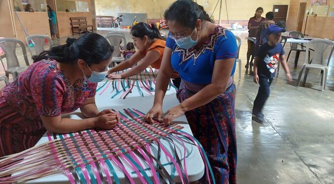 Mides apoya a los guatemaltecos con becas de desarrollo social.