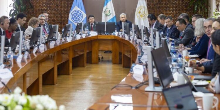 Minfin y Banguat se reúnen con directivos del Banco Mundial
