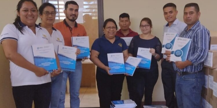 Distribuyen material para educación extraescolar en Chiquimula