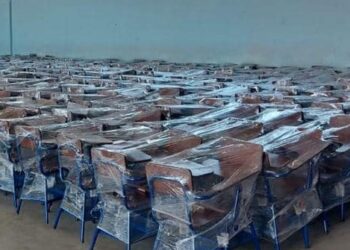 Mobiliario escolar llega a escuelas de Sololá