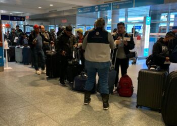 Guatemaltecos beneficiados con el Programa de Movilidad Laboral arribando a Canadá. / Foto: Consulado de Guatemala en Montreal.