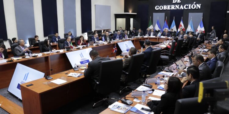 Ejecutivo reitera compromiso para atender retos y amenazas de seguridad en la región