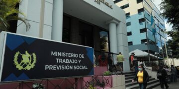 Nombran a nuevos integrantes de la Comisión Nacional del Salario