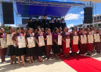 Grupo de 41 mujeres se especializa en partería