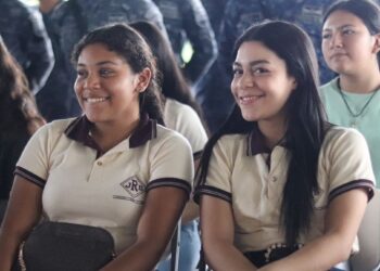 Izabal celebra retorno a clases presenciales