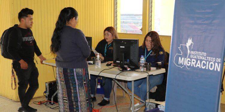 Migración lleva jornada móvil de pasaportes a San Pedro Sacatepéquez