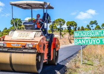 Covial mejora ruta hacia Santa María Xalapán