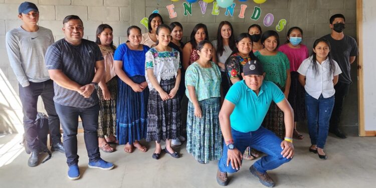 Emprendedores de San Cristóbal Verapaz se digitalizan