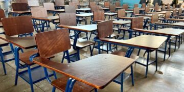 Escuelas de Jalapa y San Manuel Chaparrón reciben escritorios