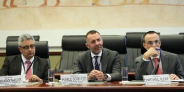 Directores ejecutivos del Banco Mundial se reúnen con líderes del país