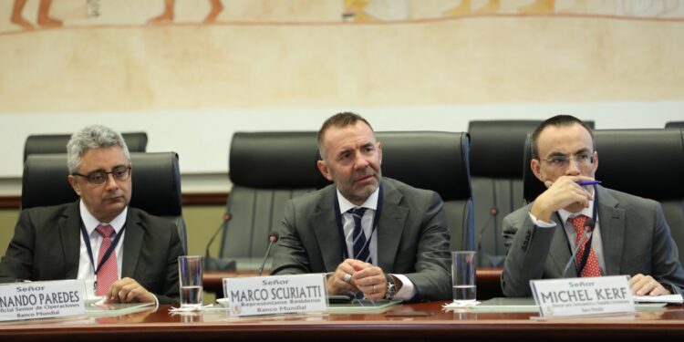 Directores ejecutivos del Banco Mundial se reúnen con líderes del país