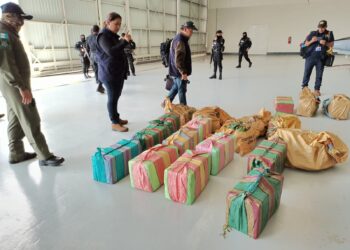 Ejército localiza bultos con posible droga en Petén