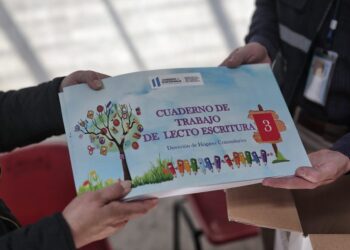 Libros están listos para el inicio de actividades. /Foto: DCA