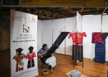 Mipyme participan en feria New World Craft