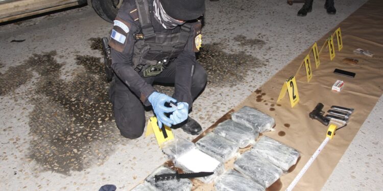 Operativo antinarcÃ³tico permite decomisar 11 paquetes con cocaÃ­na