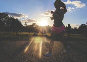 Caminatas de 11 minutos diarios reducen la muerte prematura, según un estudio