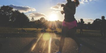 Caminatas de 11 minutos diarios reducen la muerte prematura, según un estudio