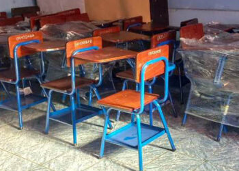 Centros educativos de Escuintla reciben mobiliario