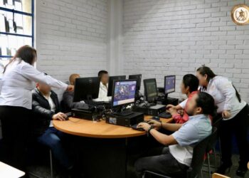 Privados de libertad utilizarán laboratorio de computación para recibir sus clases universitarias. /Foto: DGSP