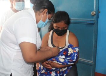 Vecinos de la aldea El Paraíso recibieron atención en salud. /Foto: MSPAS